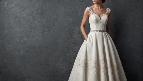 Robes et costumes de mariés : tendances, conseils et inspirations pour un jour inoubliable